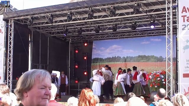 Ярмарка и народные танцы в Таллинне/Fair and folk dances in Tallinn смотреть онлайн