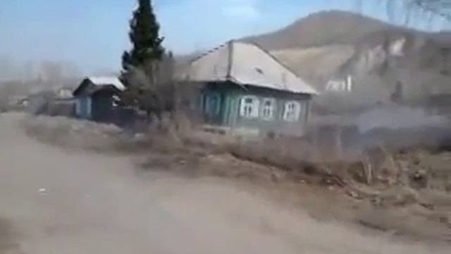 Дом натурально падает в шахту смотреть онлайн