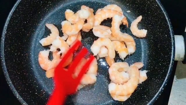 5 рецептов салатов для праздничного стола. Здесь курица, колбаса, рыба, креветки, крабовые палочки смотреть онлайн