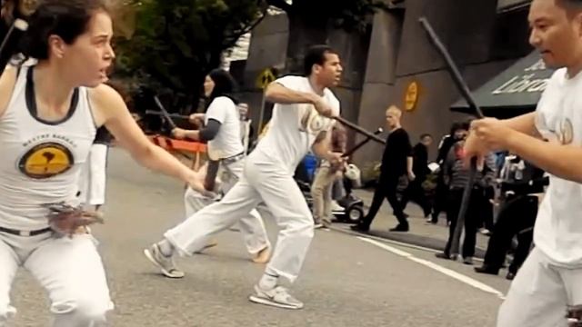 Maculele demonstration by Axe Capoeira Vancouver in slow motion смотреть онлайн
