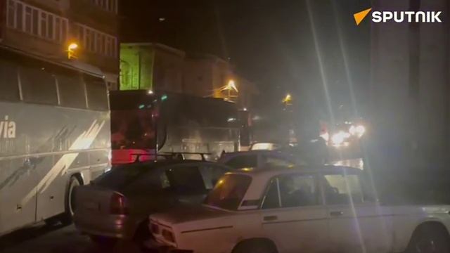 Последние автобусы с переселенцами выехали из Степанакерта смотреть онлайн