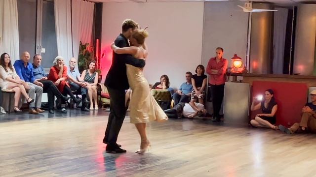 Martha Giorgi & Daniel Arroyo Miranda - Arrabalera смотреть онлайн