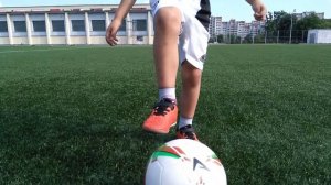 Детская тренировка владением мячом. Футбол с нуля