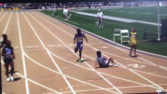 Не каждому дано пробежать полкруга за 27.83 в восемь лет