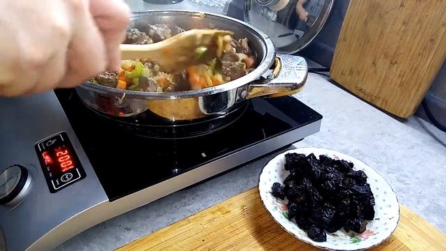 Говядина тушёная с черносливом смотреть онлайн