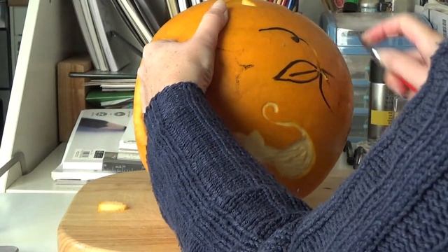 My first time carving a pumpkin using lino tools смотреть онлайн