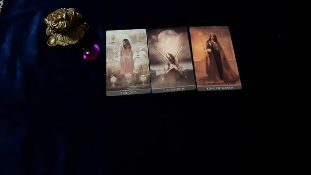 Расклад таро на тему: "Любовный треугольник: я - любовница, она - жена" смотреть онлайн