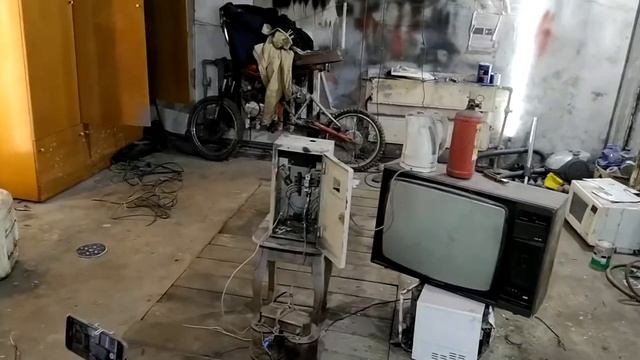 Что будет если в розетке высокое напряжение? В 10 000 Вольт! смотреть онлайн
