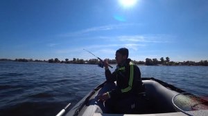 РЫБАЛКА НА СУДАКА В ОТВЕС НА МАЛЬКА С ЛОДКИ! УТОНУЛА УДОЧКА!