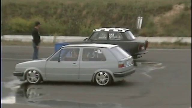 Golf 16V Turbo vs Trabant 16V G60.avi смотреть онлайн