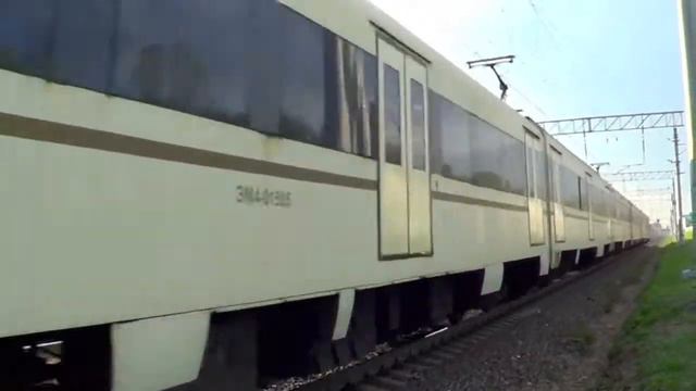 Электропоезд ЭМ4-015 "Спутник" смотреть онлайн