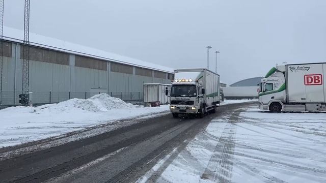 Köp lastbil Volvo FL250 4x2 med bakgavellyft på klaravik.se смотреть онлайн