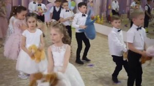 Танец «Прощайте, игрушки». Муз.Е. Зарицкая сл.Е. Приходько.