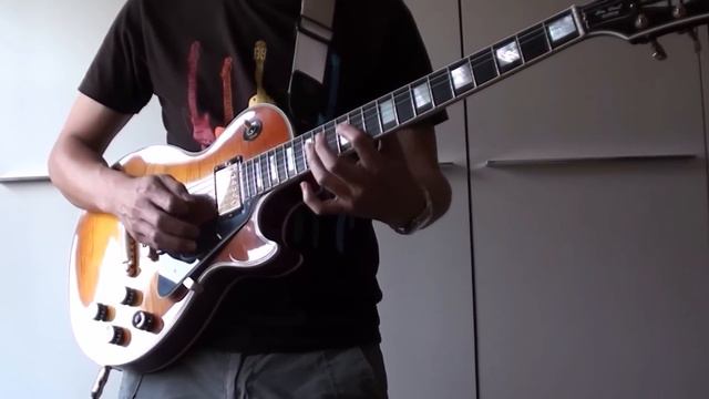 Gibson Les Paul Slash Vermillion vs Custom смотреть онлайн