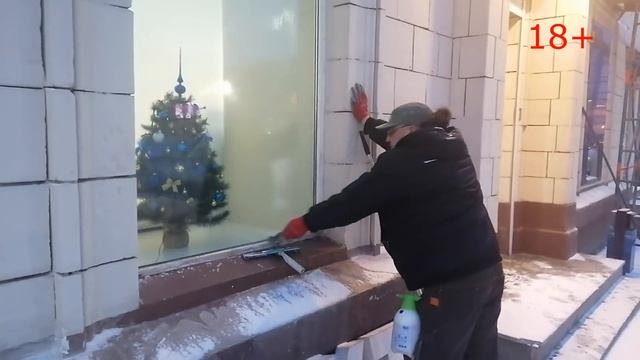 Как мыть окна зимой. Мытье окон смотреть онлайн
