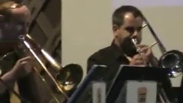 Chicken in the Box Live - Gonna Fly now смотреть онлайн