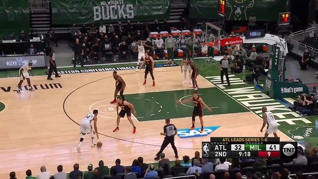 Giannis SHUTS UP TRAE YOUNG After Disrespectful Shimmy Dances! Bucks vs Hawks Game 2 смотреть онлайн