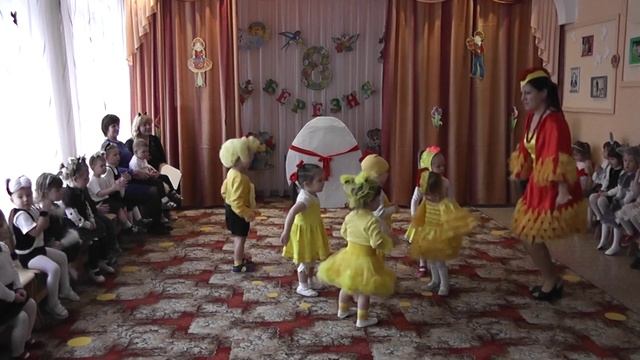 Танец цыплят ДС 702, Киев, ясельная группа 2015г. Праздник 8 марта смотреть онлайн