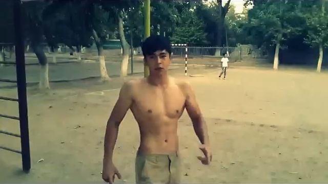 Бицепс 40 см! на турнике. КАК НАКАЧАТЬ БИЦЕПС НА ТУРНИКЕ ЗА МЕСЯЦ. смотреть онлайн