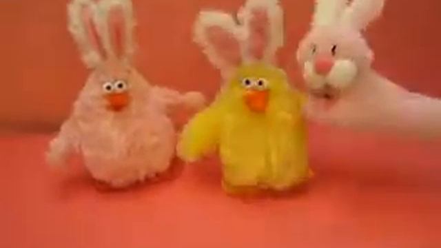 DanDee Easter Animated Chickens with bunny ears dancing to "Chicken Dance." смотреть онлайн