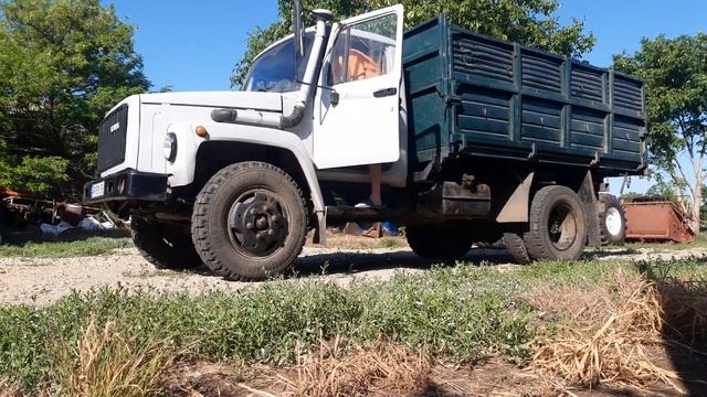 Опрыскивание подсолнуха. Газ 4301 дизель с бочкой/ МТЗ 80 ОП 2000. смотреть онлайн
