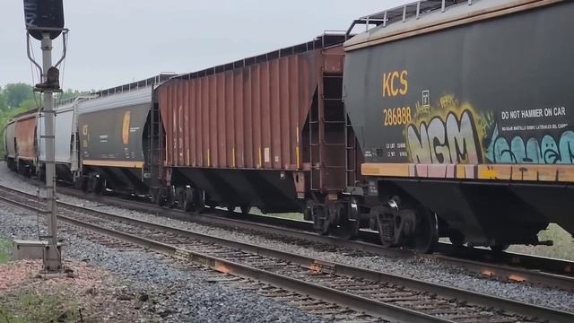 TRAFFIC JAM & RACE ALERT AT 23RD! Train action with K5LLAs, meets, ?, mega manifests, NS, KCS & mor смотреть онлайн