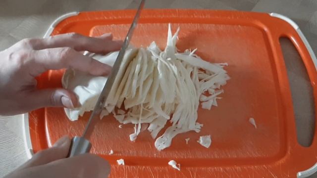 За уши не оттащишь, так ВКУСНО! Тушеная КАПУСТА с Мясом и КОПЧЕНОСТЯМИ на сковороде смотреть онлайн