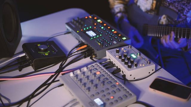 Ambient Microcosm Guitar w/ Model:Cycles and Octratrack смотреть онлайн