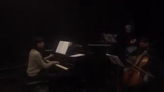 Танец со стремянкой на заднем плане смотреть онлайн