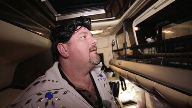 Volvo Trucks - Andrew Guy - a.k.a. Elvis - with his Legends Lost truck - "Welcome to my cab" смотреть онлайн