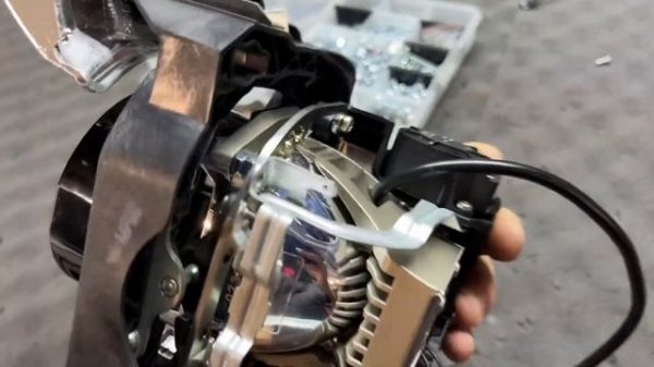 Audi A8 d3 - ремонт фар, замена линз, диодные Expression