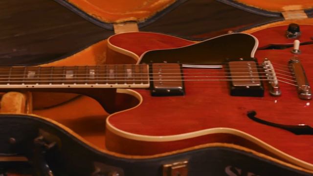 Gibson at a Crossroads | Moving Forward by Looking Back | Clapton's 1964 ES-335 смотреть онлайн