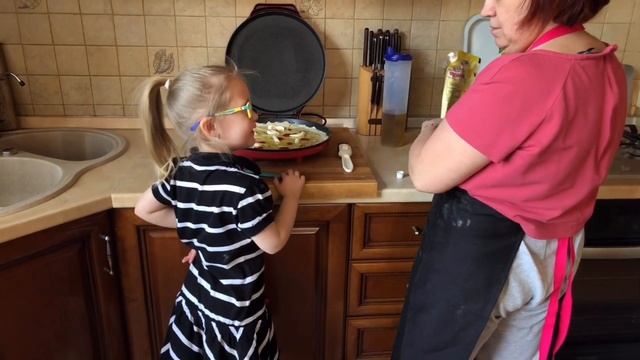 Рецепт пиццы с гаджетами для теста от Tupperware смотреть онлайн