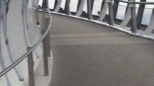 Три сантиметра над землей.