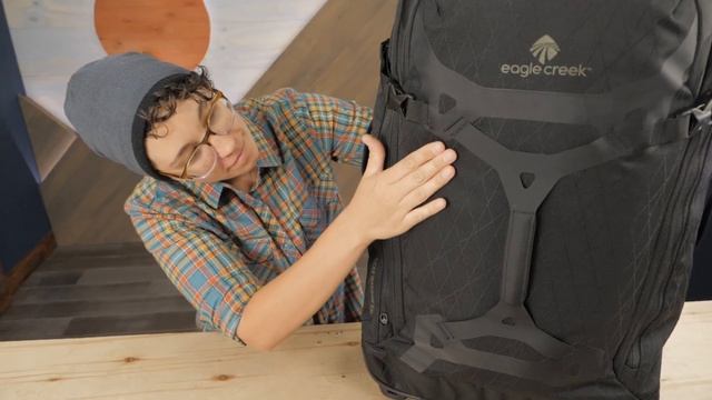Eagle Creek Gear Warrior Wheeled Duffel 65L смотреть онлайн