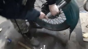 Съём переднего колеса,переднего крыла мотоцикла Урал. Не большой обзор мотоцикла