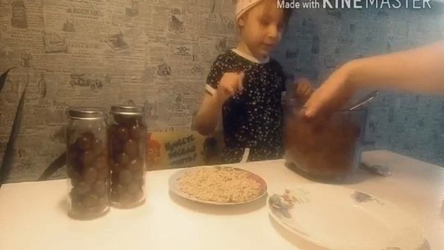 Готовим конфеты к чаю.