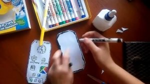 Я делаю телефон из бумаги.