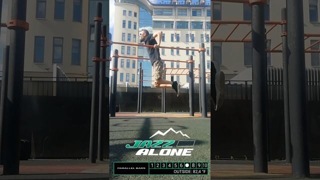 Shoulders To Bars, Please! смотреть онлайн