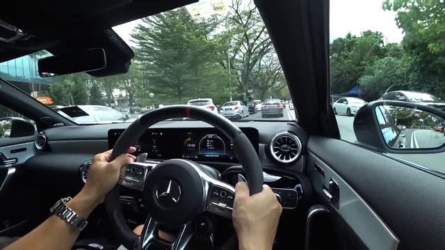 Eat a Ferrari during lunch hour traffic: Mercedes-AMG A45S смотреть онлайн