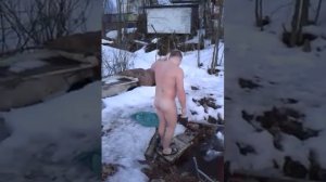 После бани в прорубь