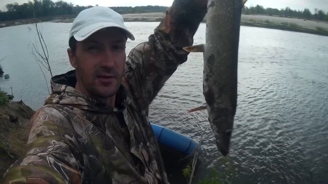 Рыбалка на закидушки. Судак и щука выходят на осенний жор! смотреть онлайн