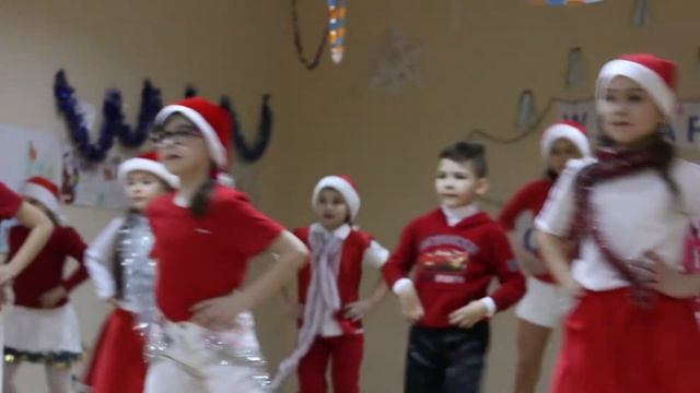 Новогоднее танцевальное поздравление, от моих любимых - We are the crazy kids смотреть онлайн
