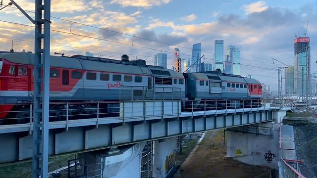 Машинист тепловоза #2м62-0874 показывает мне фак ? Москва-Сити, перегон между Беговой и Тестовской смотреть онлайн