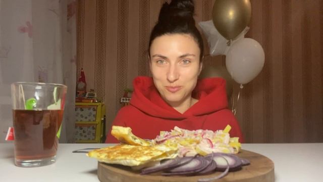 МУКБАНГ САЛАТ БЛИННЫЙ И БЛИНЧИКИ ИЗ ЛАВАША РАССКАЗ ПРО МОЙ ЮБИЛЕЙ смотреть онлайн