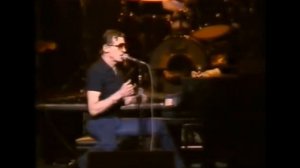 Поёт Джерри Ли Льюис