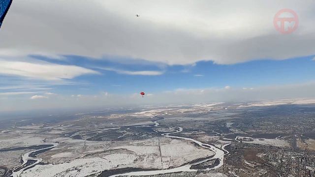 Чемпиона по парашютно-горнолыжному двоеборью определили на Дальнем Востоке смотреть онлайн