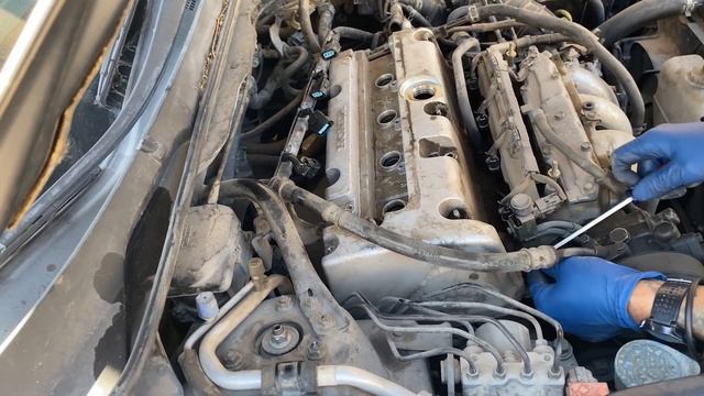 Como cambiar los empaques de la tapa de la cabeza de un Honda Accord смотреть онлайн