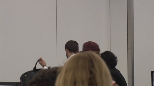 Director And Fashion Designer Tom Ford Catches A Flight смотреть онлайн