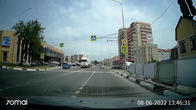 По городу Геленджик, или как выглядит одно из туристических мест России. 8 июня 2022 года.